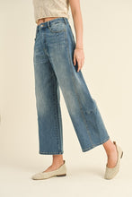 Load image into Gallery viewer, Mazie Barrel Jeans